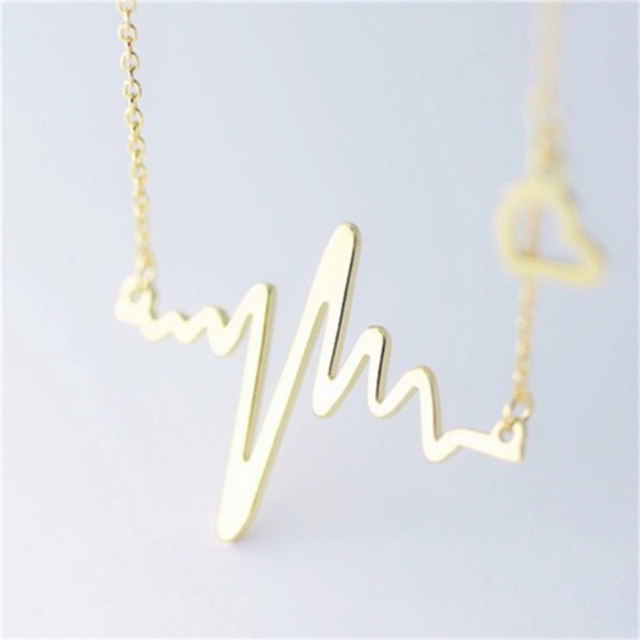 Jewelry - ❤️Heartbeat gold necklace❤️